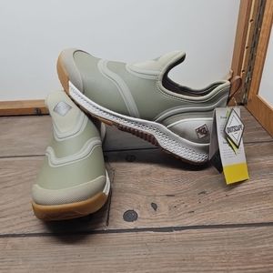 Muck womans slip on ankle boots size 11